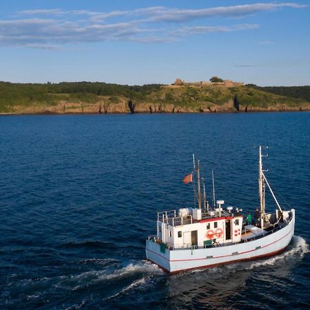 Varra Water - Unique Boat Accomodation - Bornholm - Fjaelstavn Neksø Extérieur photo