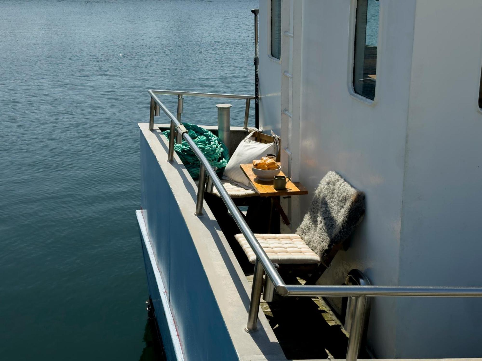 Varra Water - Unique Boat Accomodation - Bornholm - Fjaelstavn Neksø Extérieur photo